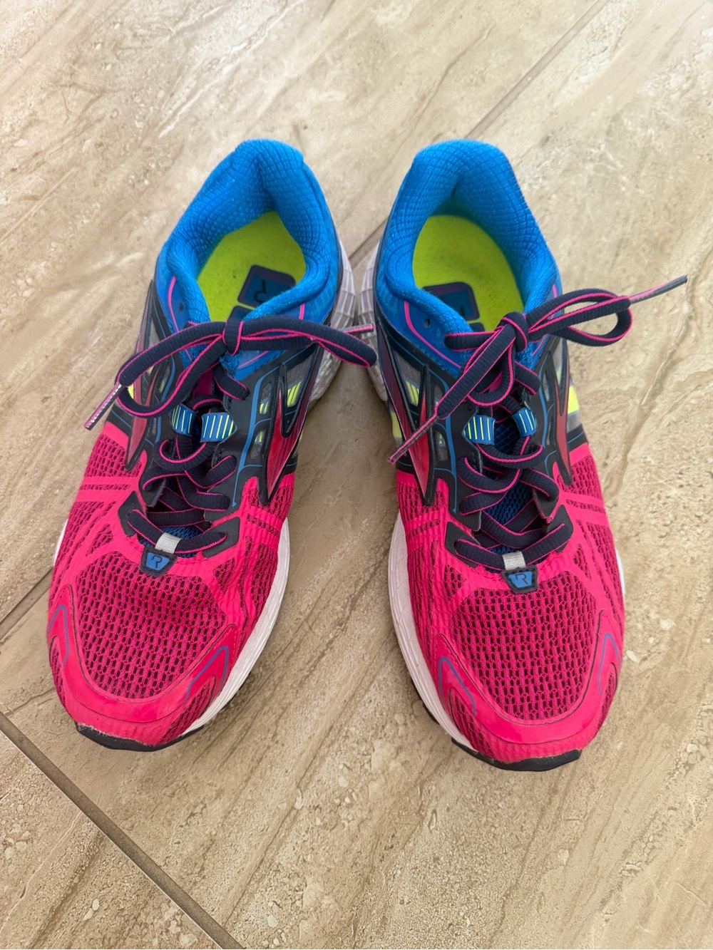 Brooks Ravenna shoes like new size 8 - Picture 5 of 7